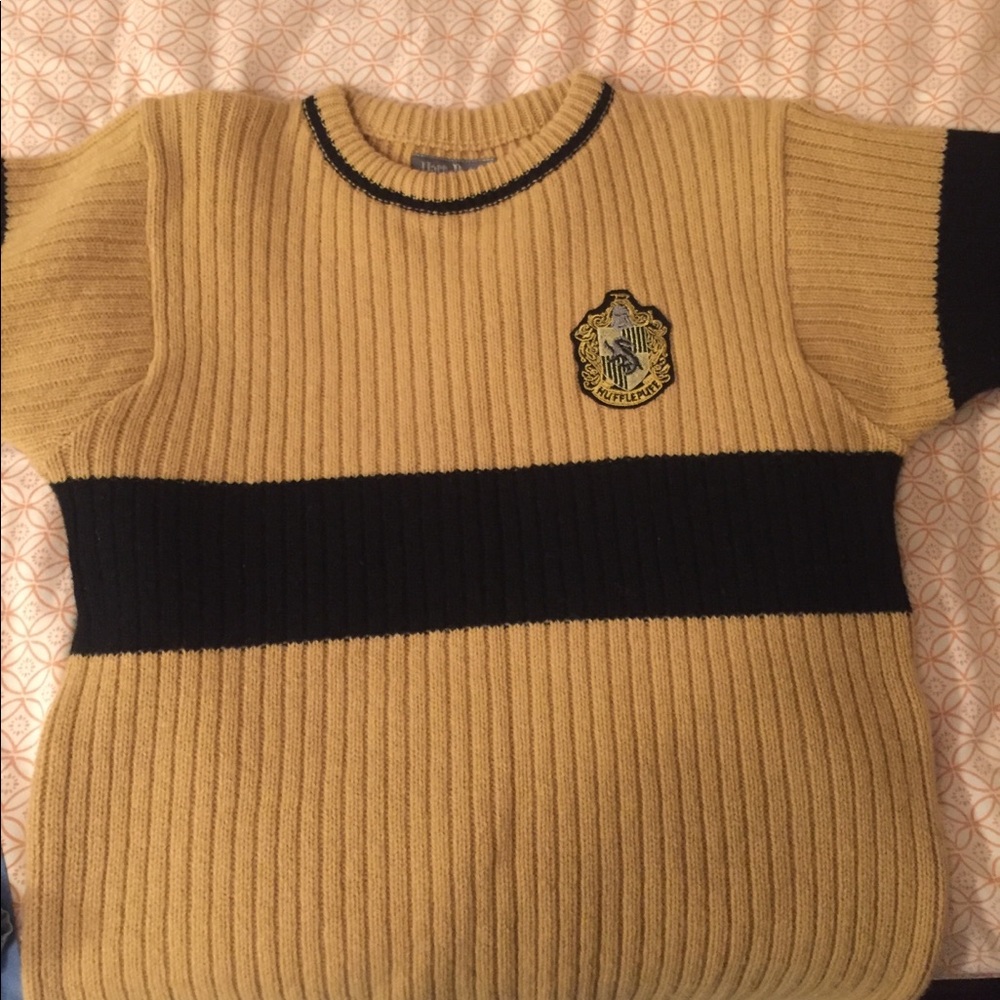Hufflepuff Quidditch Sweater. Official Warner Bros